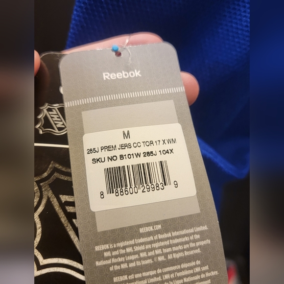 BNWT Women's Maple Leafs Jersey Sz Medium - Picture 2 of 8